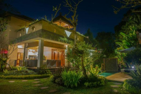 Huge Villa w/ Pool and Spectacular Rooftop Patio!